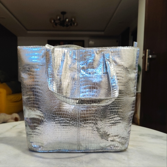 Zara Silver Tote - NWOT - Picture 3 of 7